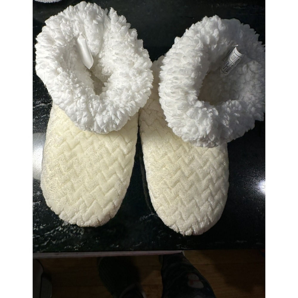 Women's Fuzzy Winter Slippers Booties White SZ 7/8 Non-Slip Warm Fleece Indoor
